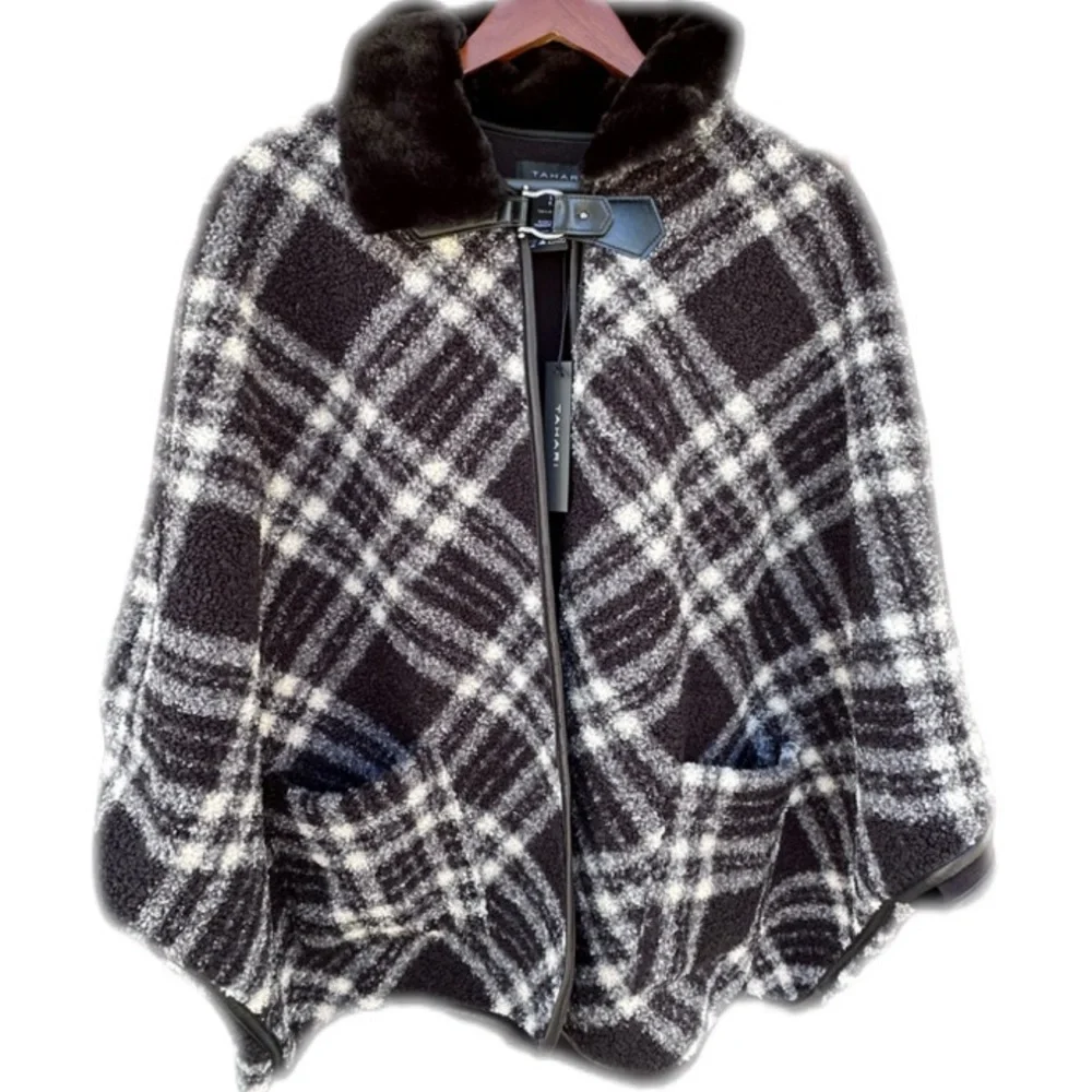 Ladies Tahari Full Zip Collar Dolman Sleeve Poncho Sweater Black Plaid S/M